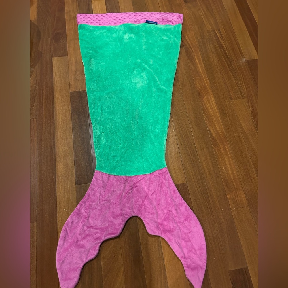 Blankie Tails Green & Pink Blanket The Original Mermaid Blanket, Kids Size